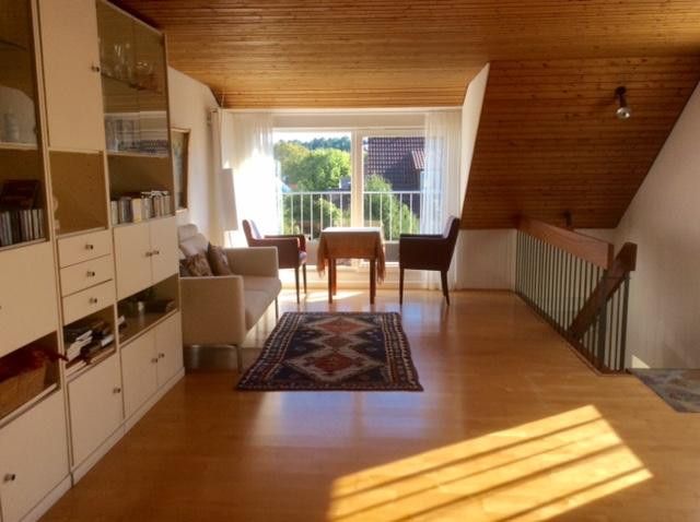 Großzügige Eigentumswohnung im 1. OG mit Studio und Garten – Loftzimmer