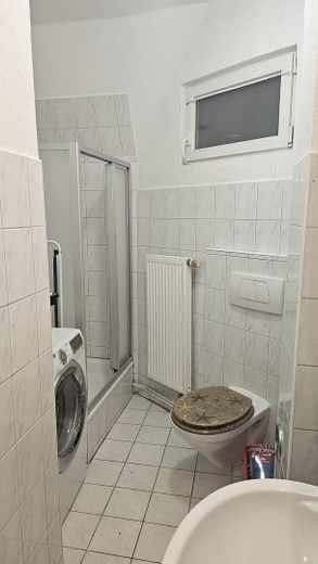 Helle 3-Zimmer-Wohnung mit Einbauküche in Bremerhaven – Duschbad