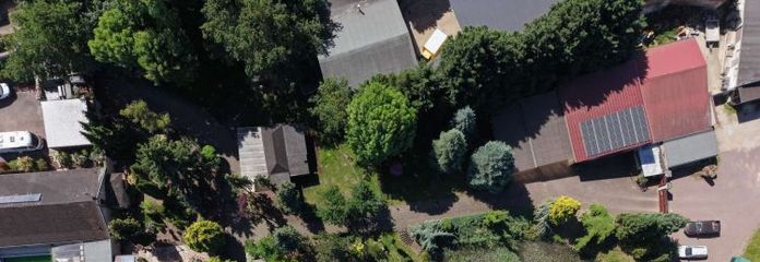 Abitare, lavorare, rappresentare – proprietà straordinaria su 4.700 m² direttamente lungo la pista ciclabile della Saale