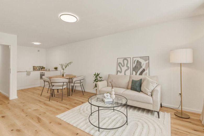 Sofort bezugsfreie, ohne Provison 2-Zimmer-Wohnung in Reutlingen – Wohn- /Essbereich