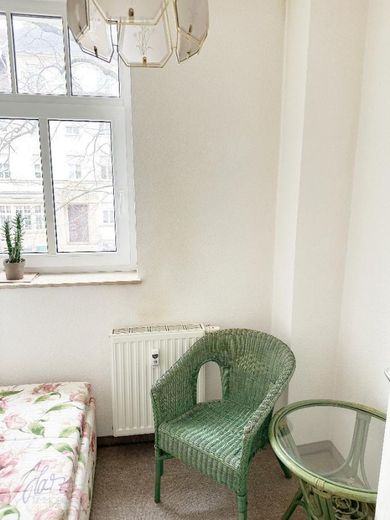 ***VOLL MÖBLIERTE TRAUMWOHNUNG - EINZIEHEN UND SOFORT ZU HAUSE SEIN*** 2,5 Raumwohnung mit Balkon und Tageslichtbad zu vermieten – kleines Gästezimmer