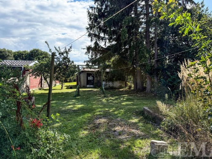 Sanierungsbedürftige Doppelhaushälfte auf großem Gartengrundstück – Foto 1