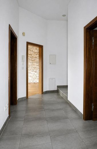 Appartement 3 pièces avec terrasse sur le toit à Ingolstadt-Nordwest, place de parking en garage souterrain incluse - sans commission – Flur