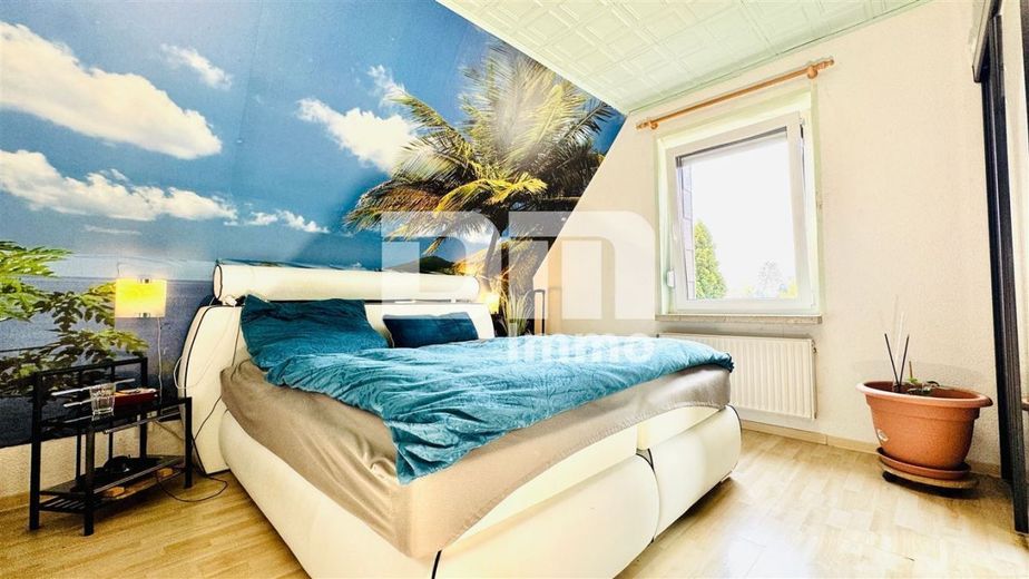 Gepflegtes Raumwunder in idyllischer Lage - Modernisiertes Einfamilienhaus Garagen / Garten – OG / DG Schlafzimmer