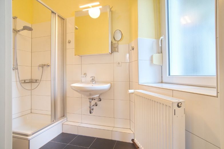 Komplett eingerichtete kleine Wohnung mitten in Rüttenscheid, PKW-Stellplatz möglich! – 9b0e7ebcbb7eadfb26ef8cc0062d6a654e2f8790.jpg