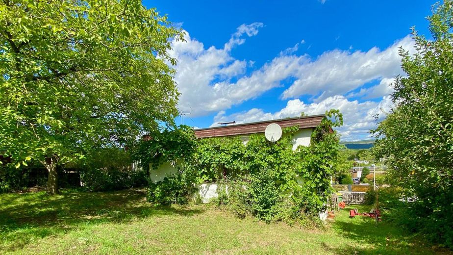 Freistehendes Wohnhaus mit großzügigem Grundstück - provisionsfrei direkt vom Eigentümer – Ansicht aus dem Garten