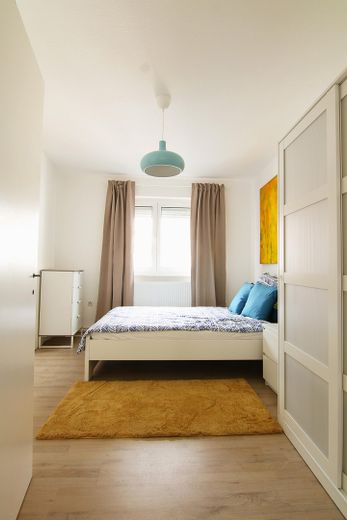 Stilvolle 2,5-Zimmer-Wohnung im Altbau – möbliert & gemütlich – Foto 1