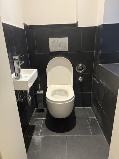 Saniertes Stadthaus FFM-Höchst-Nähe Bahnhof – Gäste-WC-EG