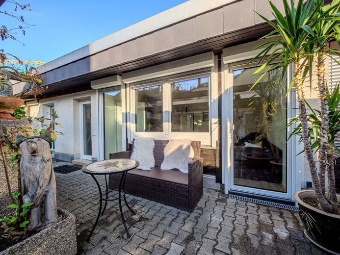 Kernsaniertes 2-Zimmer-Juwel in Freiburg-Oberau– 2 Terrassen & 10.800 € Jahreskaltmiete – Foto 1