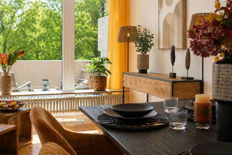 Selten in München: Uneinsehbare Wohnung mit Balkon ins Grüne – Wohlfühlatmosphäre