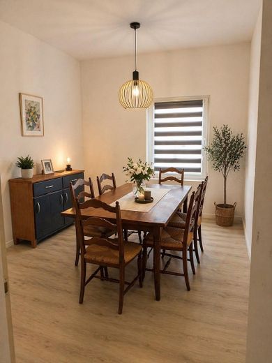 Kernsanierte 4-Zimmerwohnung mit separatem Esszimmer in Zeitz – Esszimmer