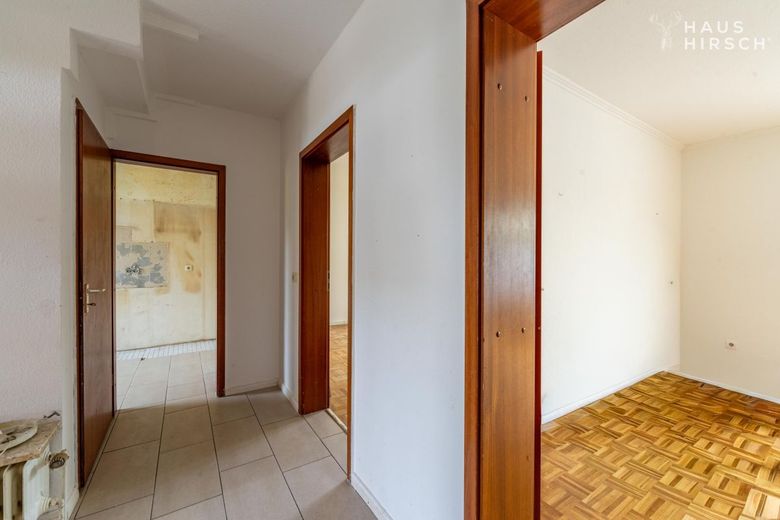 Doppelhaushälfte mit 5 Zimmern auf 133 m² in Boostedt zu kaufen – Flur Wohnzimmer / Schlafzimmer / Küche