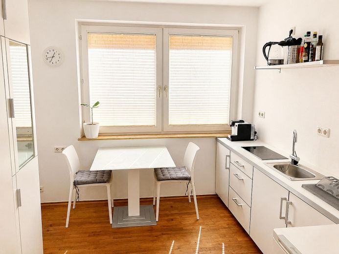 Provisionsfrei: Möblierte 1-Zimmer-Wohnung in zentraler Würzburger Innenstadtlage – Wohnküche