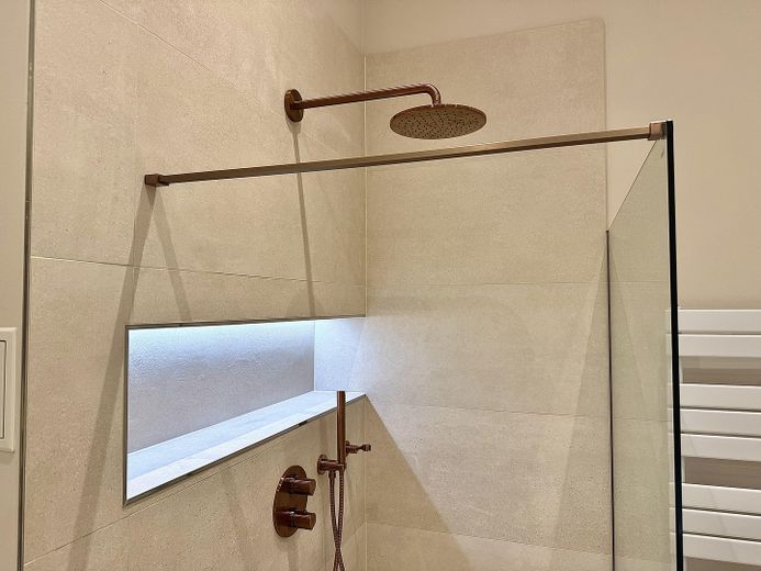 Toplocatie Wilmersdorf: Hoogwaardig gerenoveerde 2-kamerwoning – Foto 8
