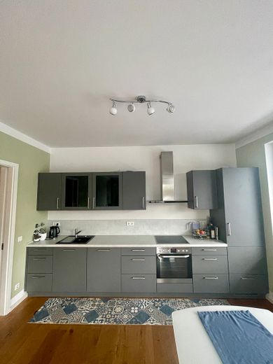 4-Zimmer möblierte Wohnung im Schmargendorf, Gäste WC, Waschraum, Aufzug, Tiefgarage – Küche