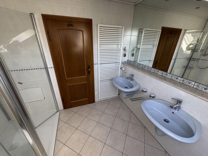 Waschbecken Spiegel OG