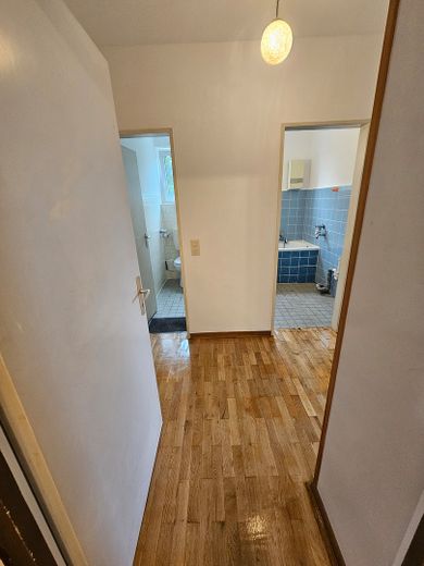 Großzügige ca. 100 m² Wohnung mit Parkett, Tageslichtbad und hellen Räumen – Foto 3