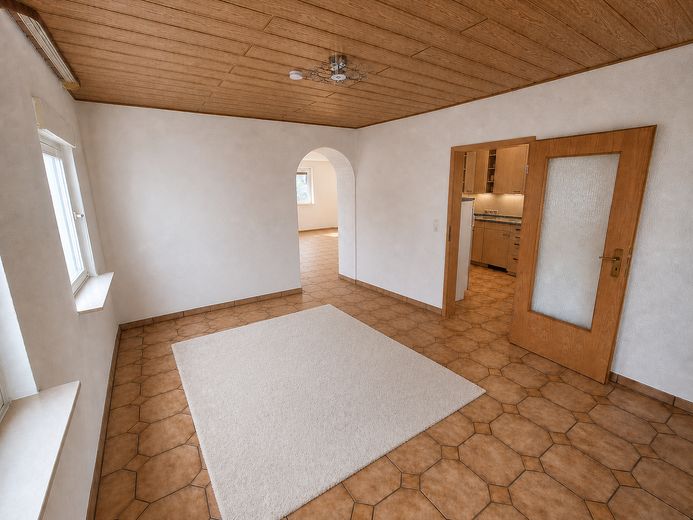 Großzügige 4-Zimmer-Wohnung mit Tageslichtbad in Neuberg-Ravolzhausen mit Klimaanlage – Esszimmer