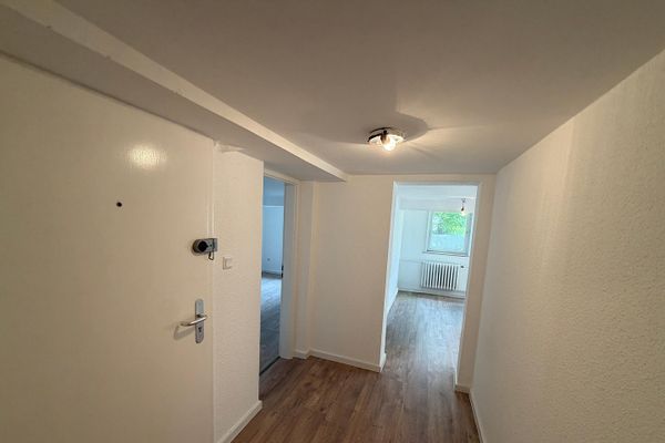 Jasny, elastyczny lokal użytkowy w Bonn – idealny na biuro lub gabinet
