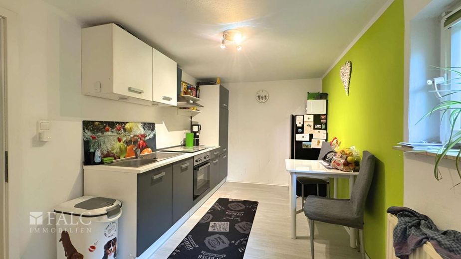 ***Großzügiges Wohnen auf drei Etagen mit Kamin, Balkon und separater Einliegerwohnung*** – Küche KG
