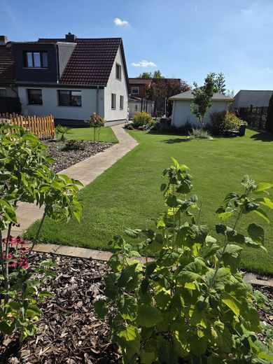 Sunny semi-detached house with a large plot – Photo 2