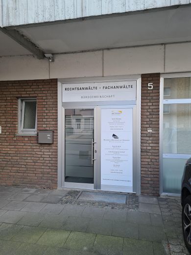 169 m² direkt am Schloss-Park Moers - Wohnraum-Umnutzung möglich - € 1.390/ m² – Ladeneingang