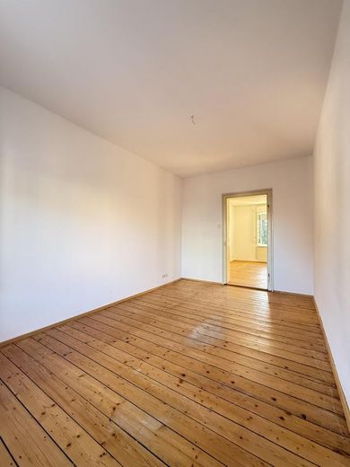 Zentrumnahes Dreifamilienhaus mit großem Garten und Hohentwielblick – alle Wohnungen bezugsfrei – Zimmer 2