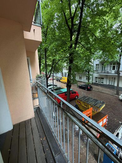 Energieeffiziente Altbauwohnung in Berlin Friedrichshain provisionsfrei, bezugsfrei – Balkon zur Straße