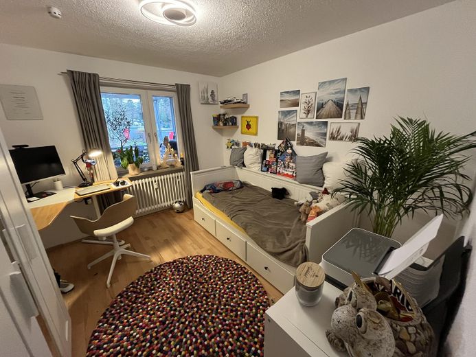 Super gelegene, top moderne 3-Z-W mit gr. Balkon zu verkaufen – schickes Gäste-/Kinderzimmer