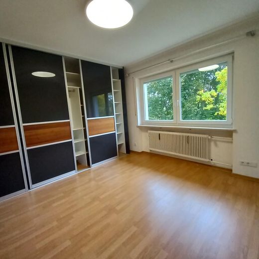 Schlafzimmer mit Einbauschrank