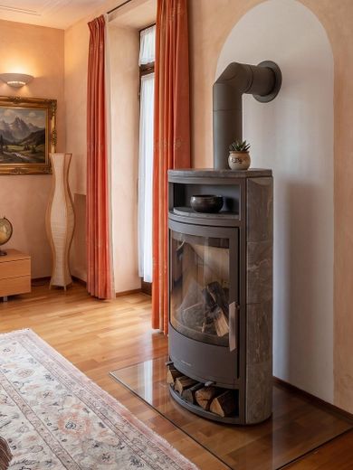 Rezerve edildi: Sakin konumda, mevcut seçkin villası bulunan güneşli premium mülk – Kaminecke