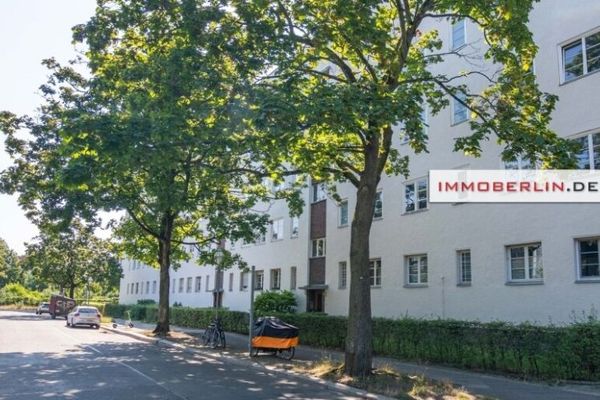 IMMOBERLIN.DE — Свіжа квартира в старому будинку в престижному районі поблизу площі Рюдесгаймер