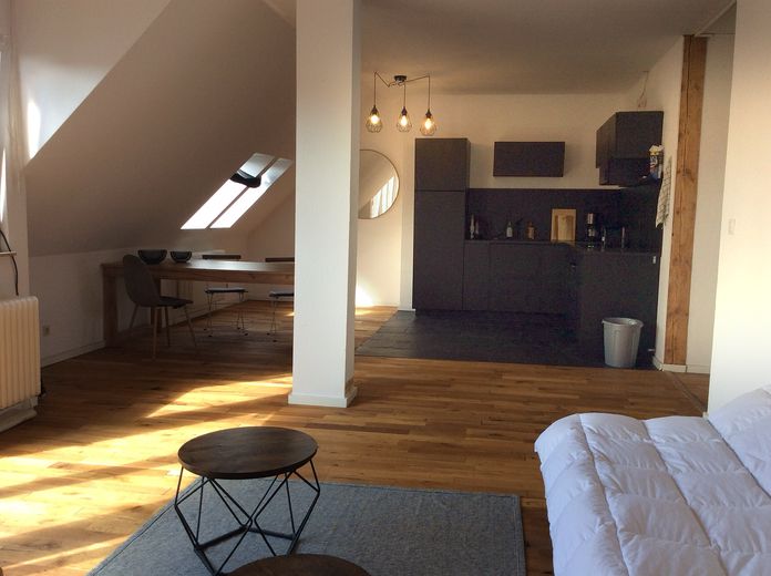 Piso ático de 2 habitaciones reformado con terraza privada en la azotea – disponible para ocupar – Küche