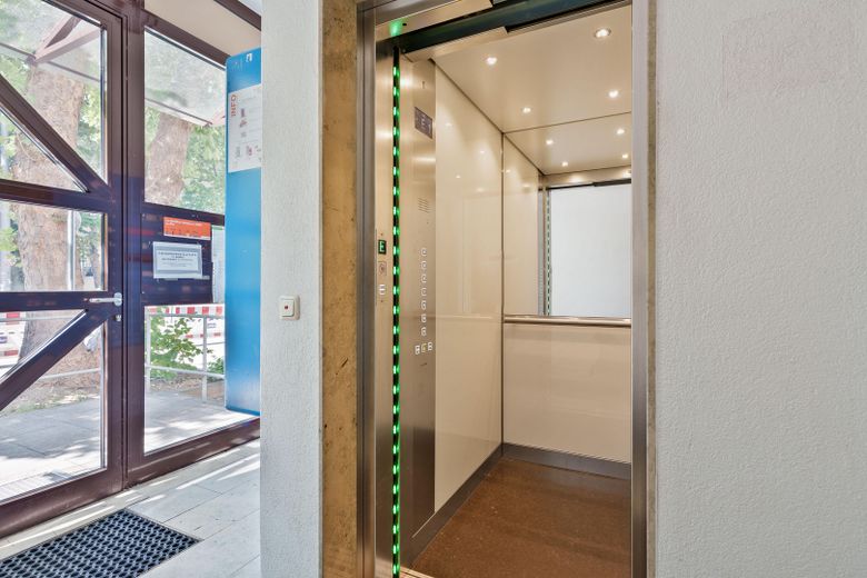 RARITÀ AL LEHEL | Maisonette modernizzata con vista sul verde e posto auto in garage sotterraneo – senza provvigione – Aufzug