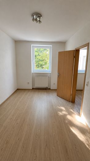 Jobcenter – جوب سنتر – Джобцентер – your new apartment is ready! – Schlafzimmer