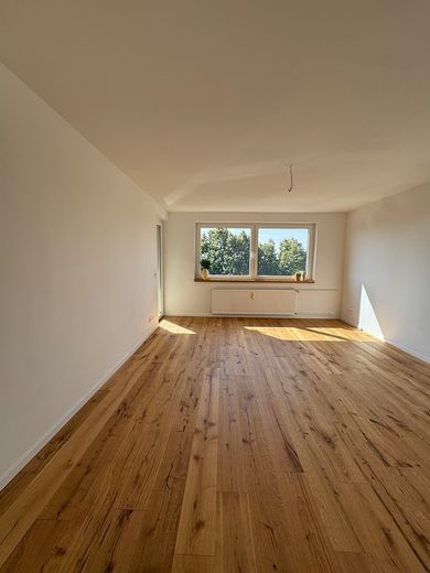 Appartement lumineux de 3 pièces – entièrement rénové & avec balcon – Wohnzimmer