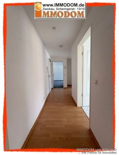2-Zimmer-Wohnung in Zwickau im Dachgeschoss und mit Personenaufzug – Flur
