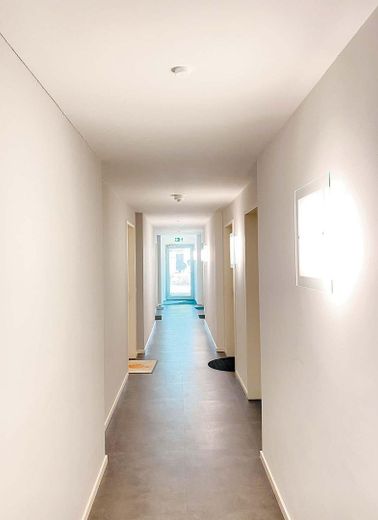 Helle 1-Zimmer Wohnung mit großzügiger Dachterrasse + Tiefgarage – Foto 7