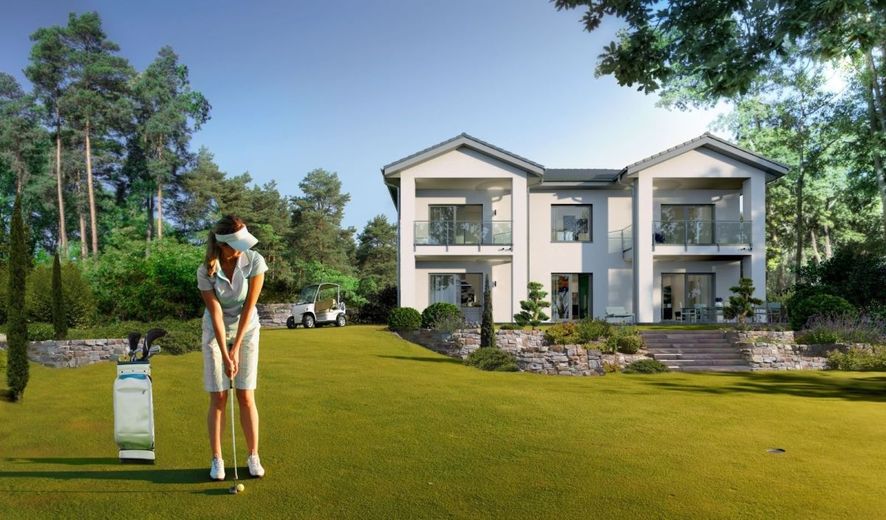 STADTVILLA MIT SÜD­STAA­TEN­FLAIR – Ansicht Golfplatz