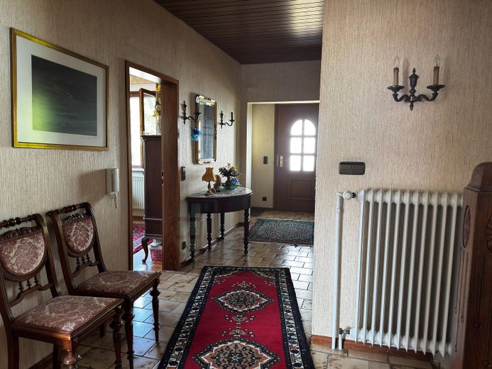 Ek yapılaşma imkânına sahip geniş arsada villa tarzı müstakil ev – Flur