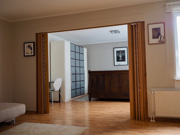 Wohn und Schlafzimmer 