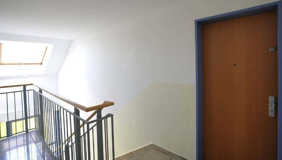 Zweitbezug! Große 3-Zimmer mit Tiefgarage, EBK, Balkon und Wanne am See! – Treppenhaus