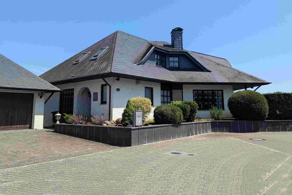 Exceptional Detached House in a Dream Location on the Edge of Open Fields