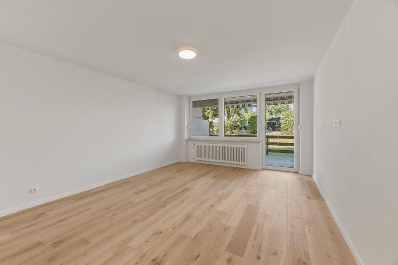Jetzt die Ferienzeit nutzen! 3,5 Zi mit eigener Terrasse und extra Hobbyraum – Wohnzimmer