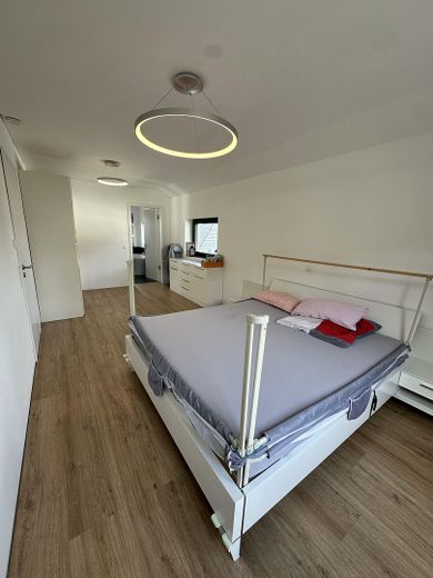 Modernes Einfamilienhaus mit Smart Home & hochwertiger Ausstattung in ruhiger Lage bei Linz am Rhein – Elternschlafzimmer