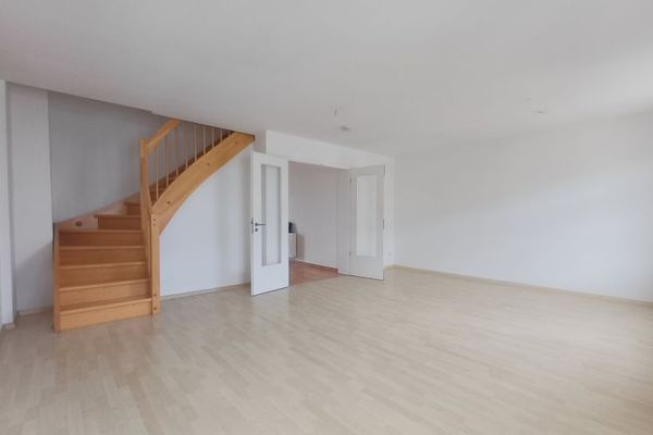 +++ 4 Zimmer Maisonette Wohnung mit Balkon und Stellplatz +++