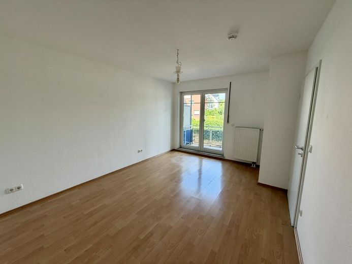 Provisionsfrei & erbpachtfrei: Helle 3-Zimmer-Wohnung mit zwei Balkonen im Frankfurter Bogen – Helles Schlafzimmer