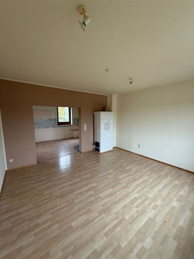 3-Zi. mit Laminat, Küchenofen, Terrasse, Kachelofen und offener Küche in zentraler Lage! – PHOTO-2026-04-14-16-14-41_5