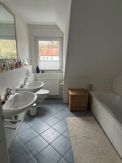 Bad 1. OG Waschbecken