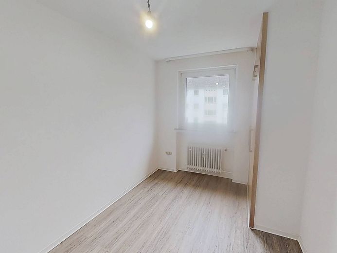 Komfortabel ausgestattete 4-Zimmer-Wohnung mit BALKON – Ansicht I: Schlafzimmer III